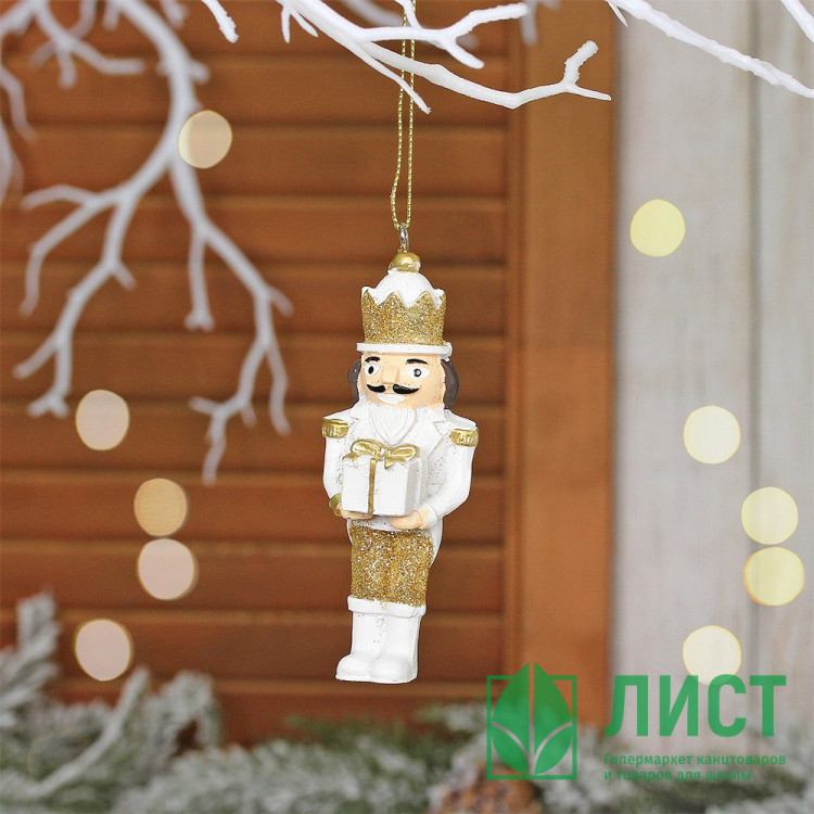 Украшение декор.подвеска пластик "Солдатик сказочный" 10см цв.белый/золото арт.916-1733